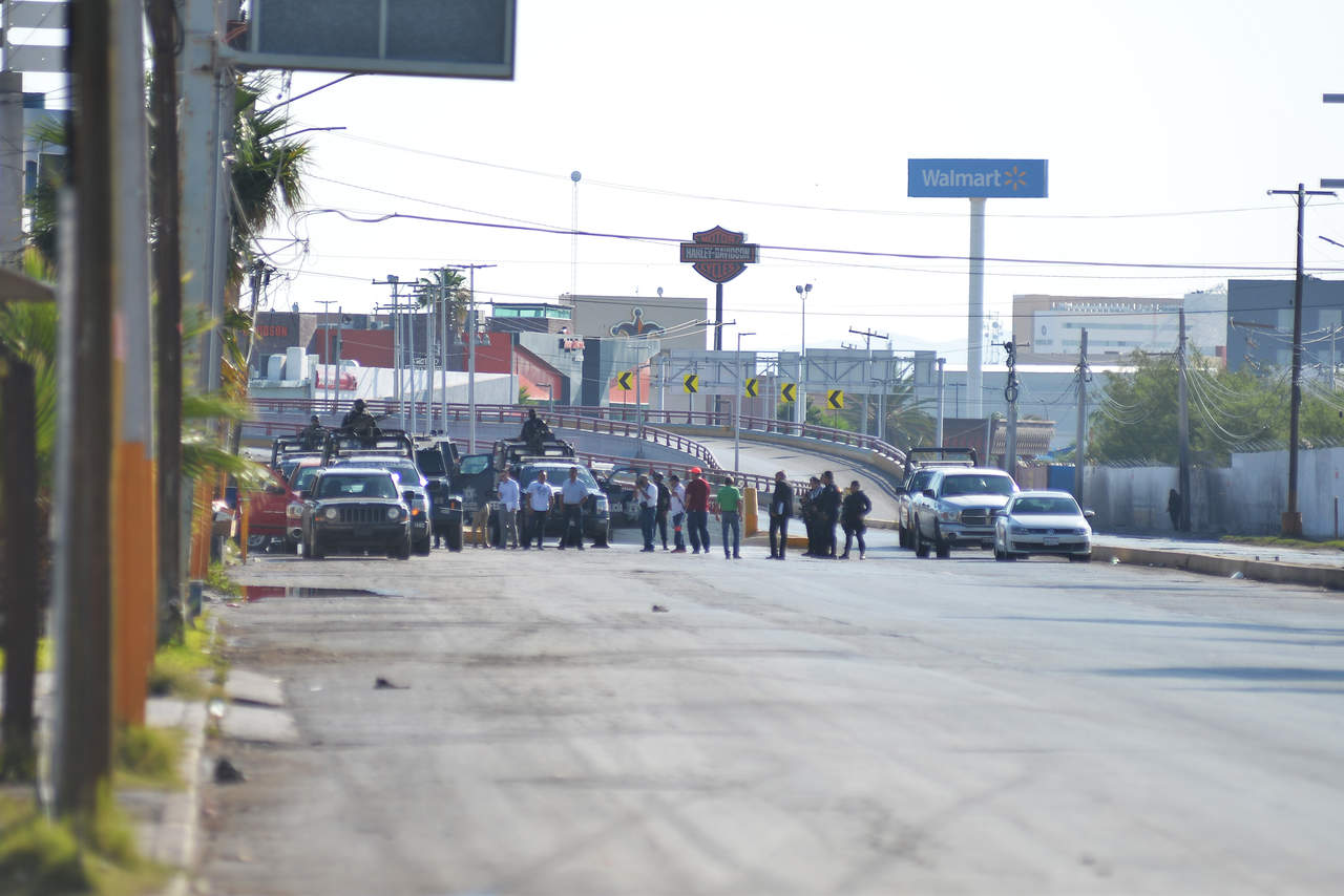 Se cerraron algunos tramos del Sistema Vial Centenario y el bulevar Independencia, contando con el apoyo de tránsito e incluso la Policía Municipal. (EL SIGLO DE TORREÓN)