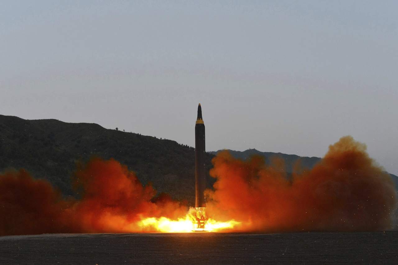 La Agencia Central de Noticias de Corea del Norte (KCNA, por sus siglas en inglés) difundió este lunes detalles e imágenes del lanzamiento de su nuevo misil. (EFE)
