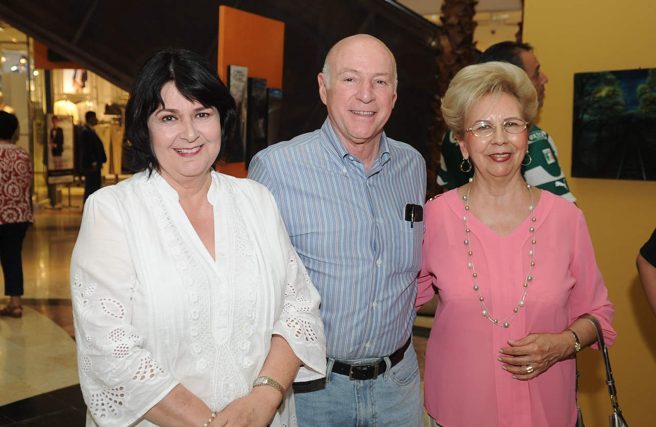 Gaby Nava, Salvador Jalife y Aurorita Máynez.