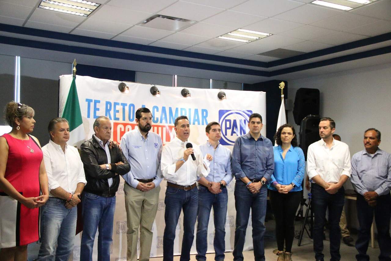 Esta mañana en rueda de prensa, el candidato a gobernador Guillermo Anaya pidió a la Procuraduria General de la República que evite una posible huida de Moreira. (TWITTER)