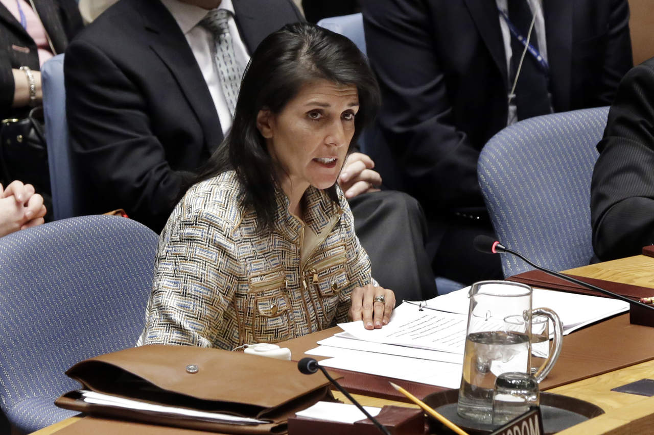 La embajadora estadounidense ante Naciones Unidas, Nikki Haley, dijo a los periodistas que su país sigue negociando con Pekín nuevas medidas, pero todavía no hay un acuerdo definitivo. (ARCHIVO)