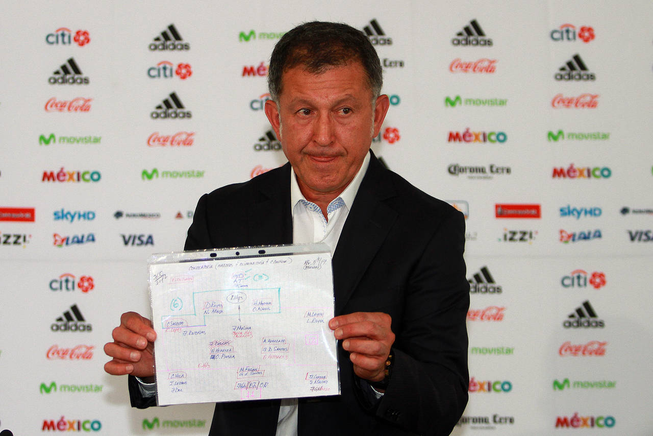 El técnico de la Selección Mexicana, Juan Carlos Osorio, mostró una lista de 32 jugadores para los compromisos de los próximos meses. Osorio llama a 32 jugadores al Tri
