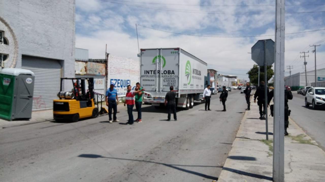 El tramo de la calzada México y Juárez fue cerrado a la circulación. (EL SIGLO DE TORREÓN)