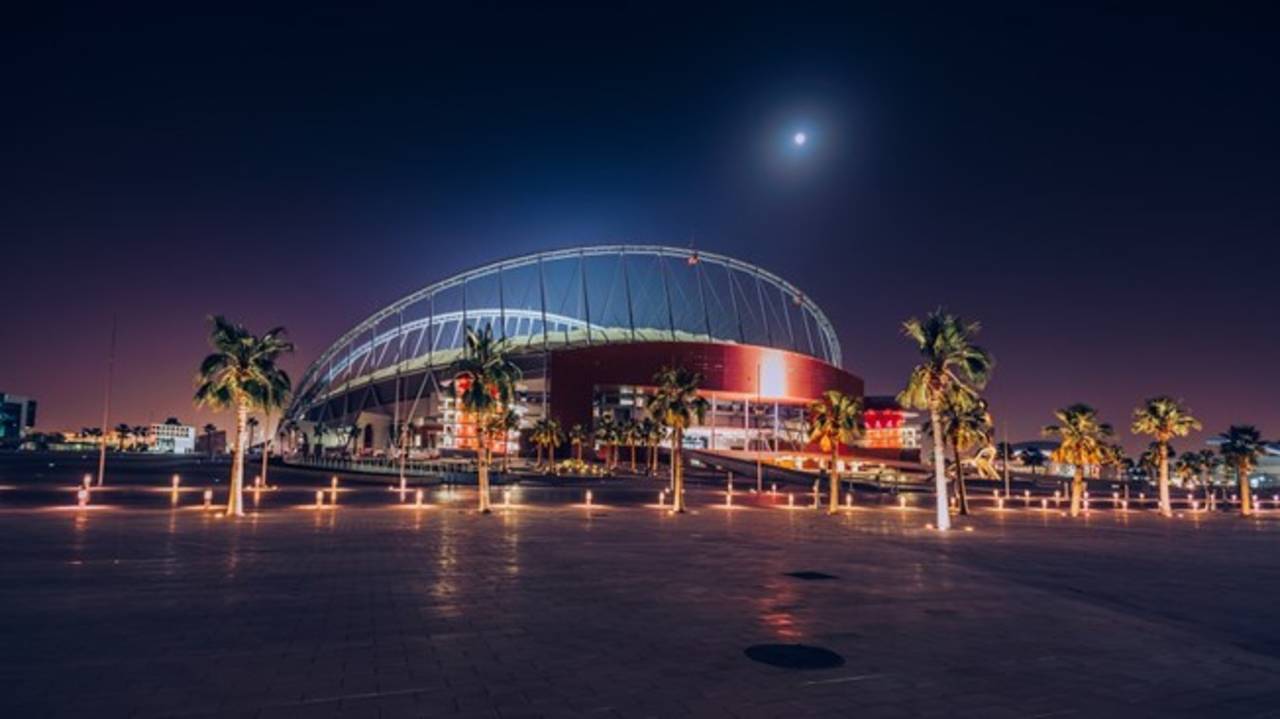 Qatar estrena estadio con aire acondicionado