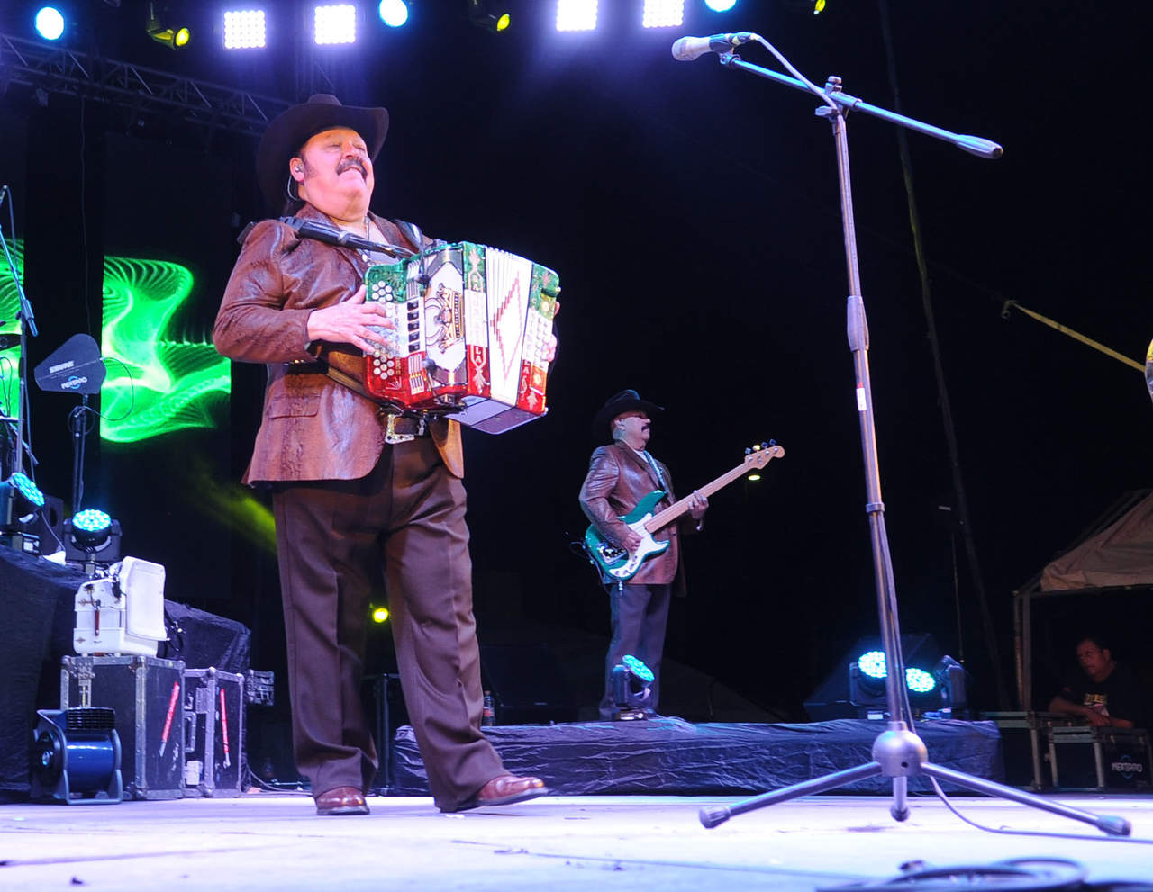El músico Ramón Ayala se presentó anoche en la Plaza Mayor. (RAMÓN SOTOMAYOR)