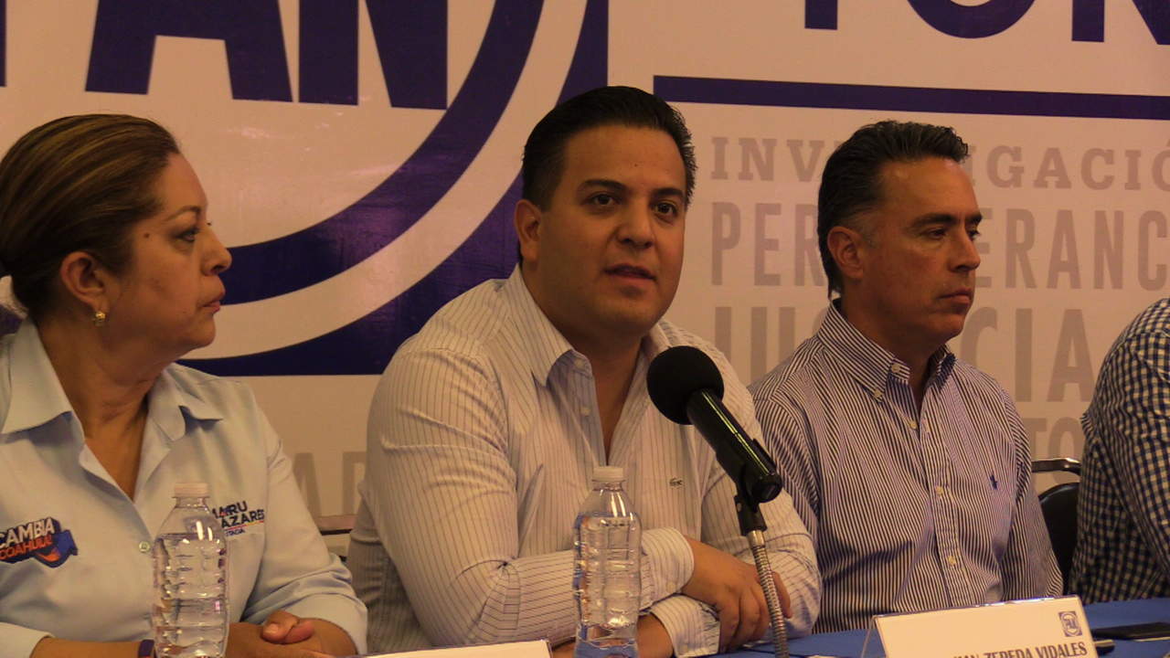Aseguró que el candidato a la gubernatura, Guillermo Anaya Llamas, se mantiene arriba en las encuestas por 5 puntos. (EL SIGLO DE TORREÓN)