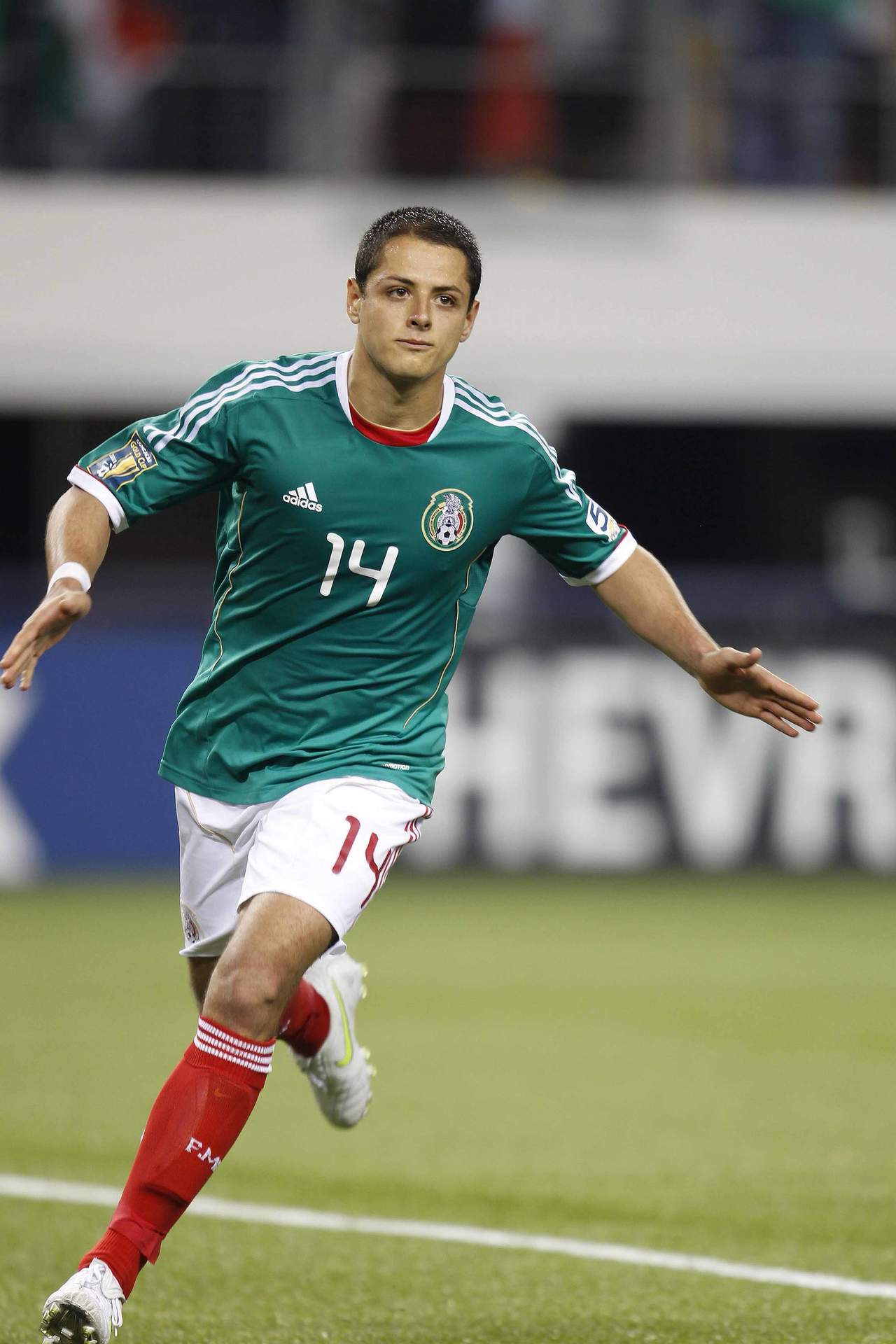 Javier Hernández quiere seguir su camino en el futbol de Alemania de la Primera División.