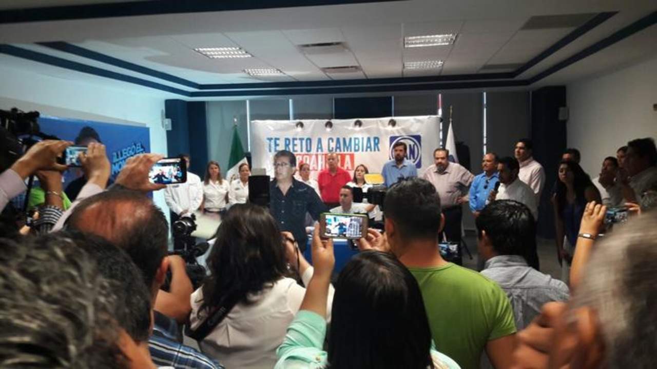 'Implicado' en cuentas Moreira irrumpe en rueda de prensa del PAN