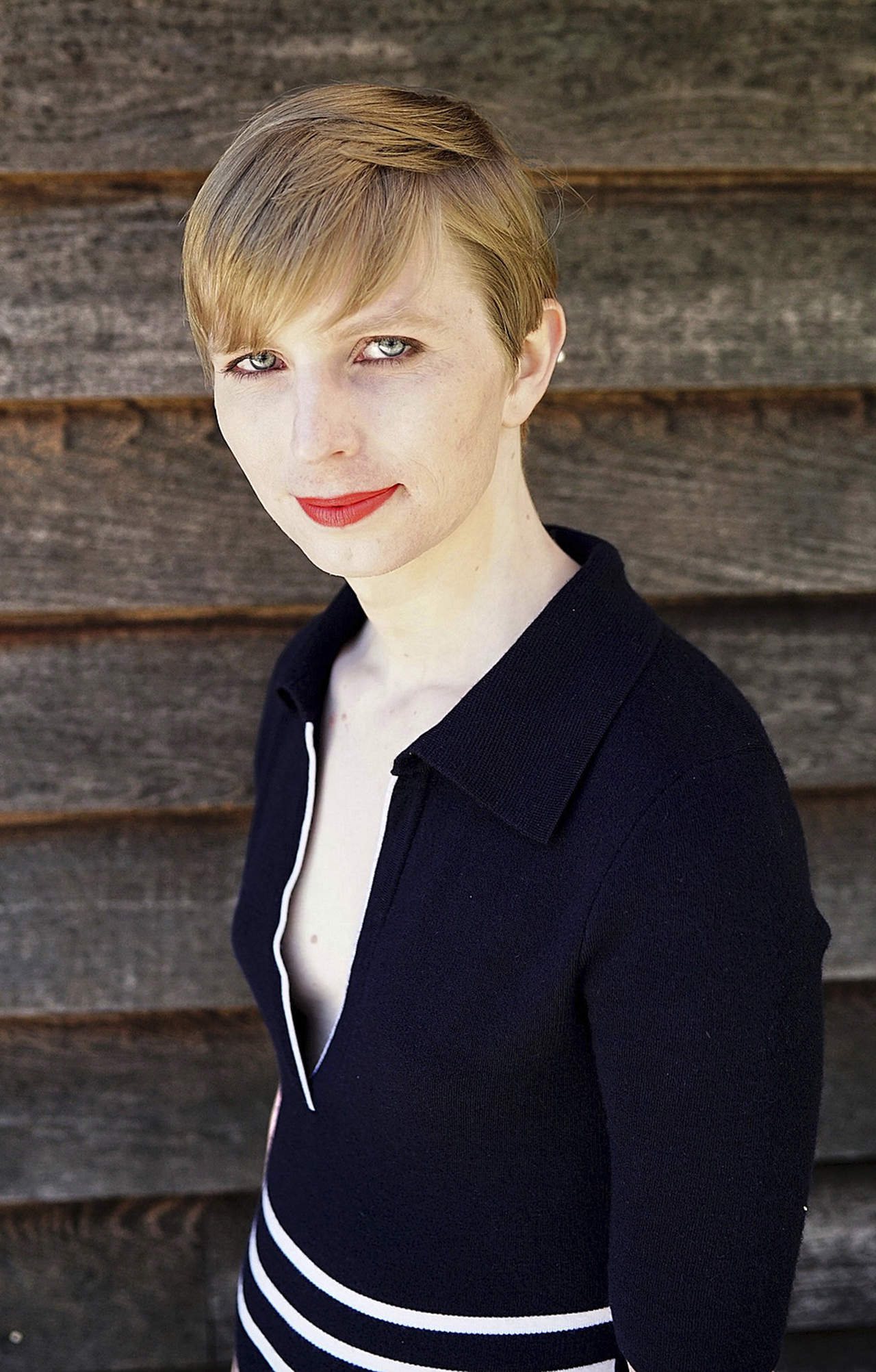 Muestra su rostro Chelsea Manning como mujer tras salir de prisión