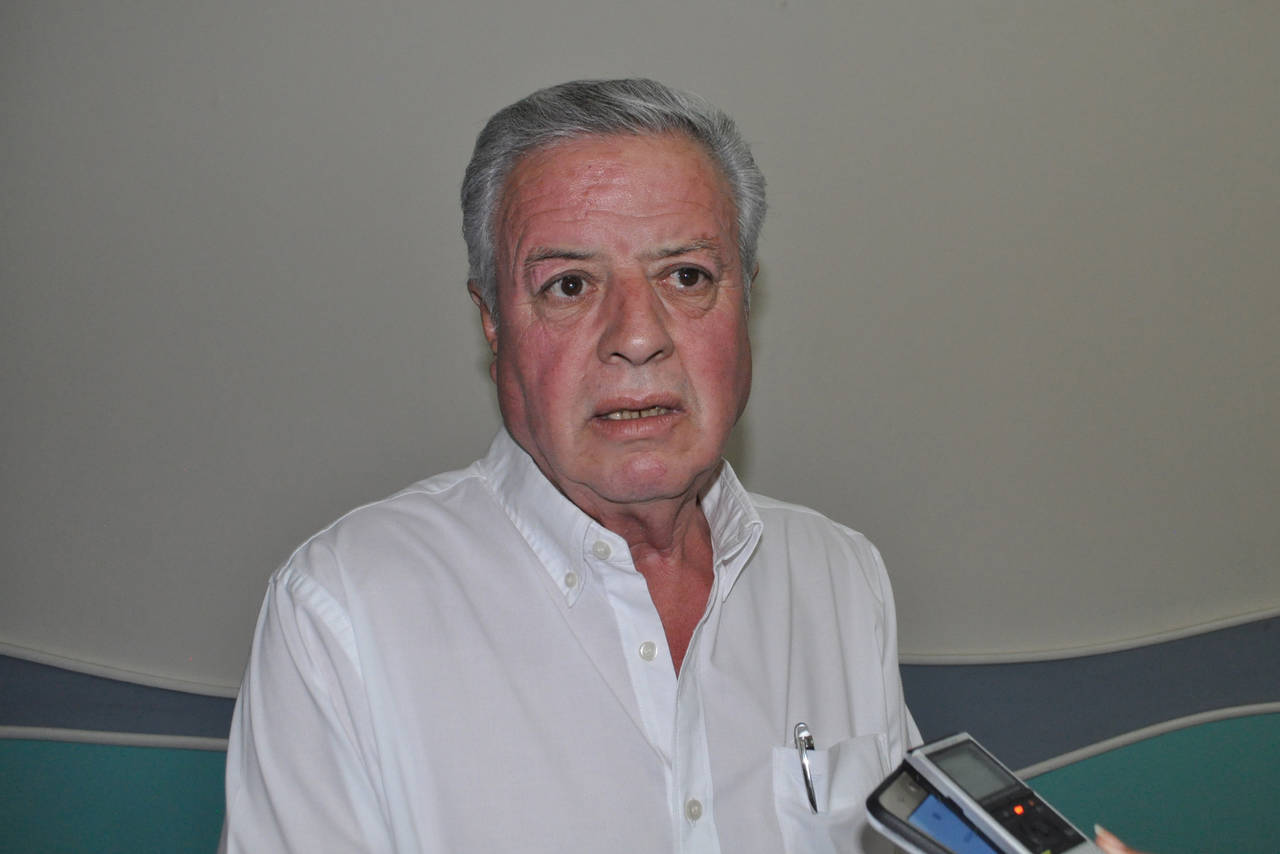 Agenda. Jorge Zermeño, candidato del PAN, dijo que Torreón necesita un transporte moderno, pero también eficiente. (FABIOLA P. CANEDO)