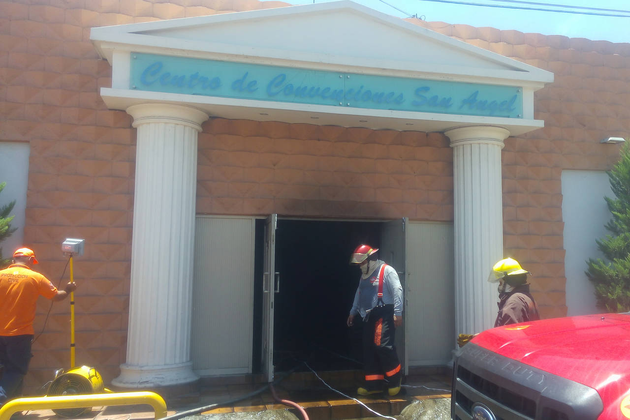 Incendio. Sobrecarga provoca incendio en salón de fiestas de Torreón, lo declararon pérdida total. (EL SIGLO DE TORREÓN)
