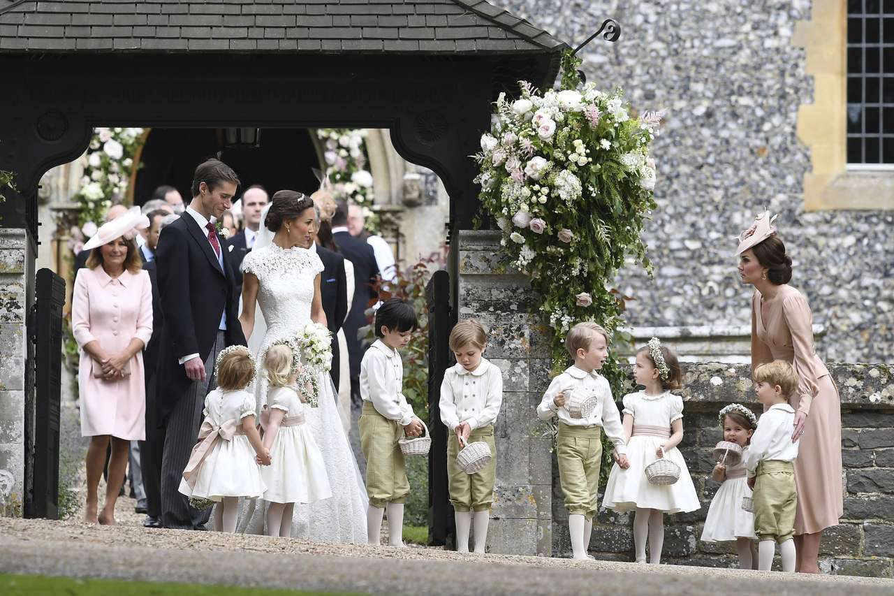 Pippa Middleton, cuñada del príncipe Guillermo, se casó hoy con el financiero James Matthews en una ceremonia privada. (AP)