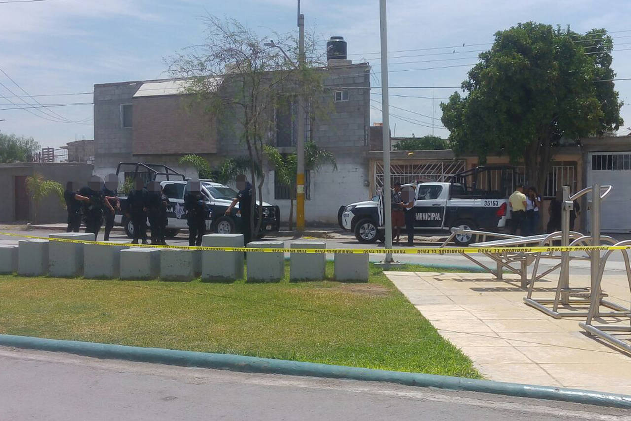 Ataque. Desde auto disparan contra elemento pedestre de la Policía Municipal de Torreón. (EL SIGLO DE TORREÓN)