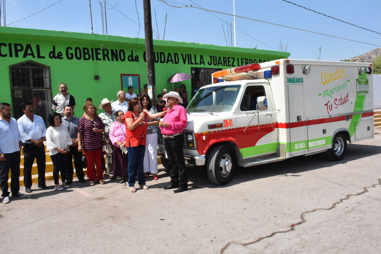 Entregan Ambulancia en Villa Juárez