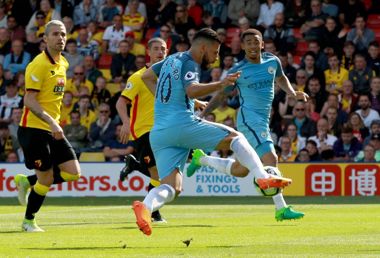 Sergio Agüero marcó dos tantos en la goleada 5-0 del Manchester City sobre el Watford. (EFE)