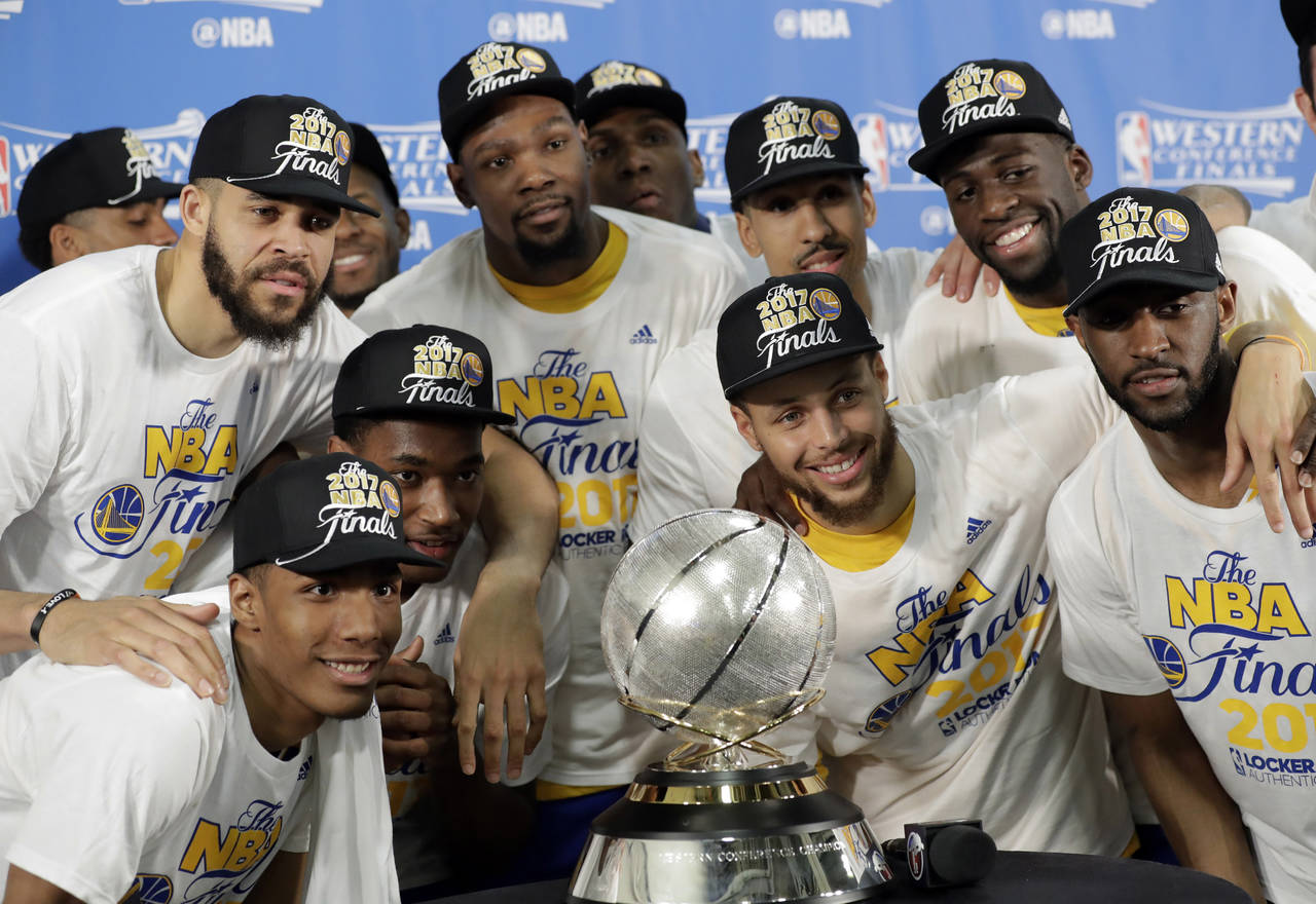 Con gran facilidad los Warriors vencieron 129-115 a Spurs para llegar a la final de la NBA. (AP)