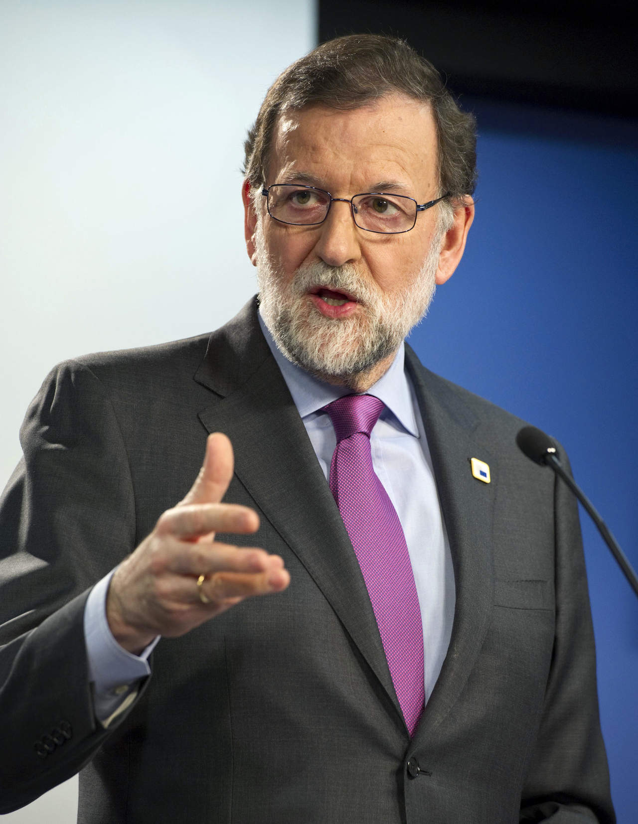 ‘Chantaje’. Rajoy calificó de ‘chantaje intolerable’ la aspiración
catalana de seguir con propuesta de independencia.
