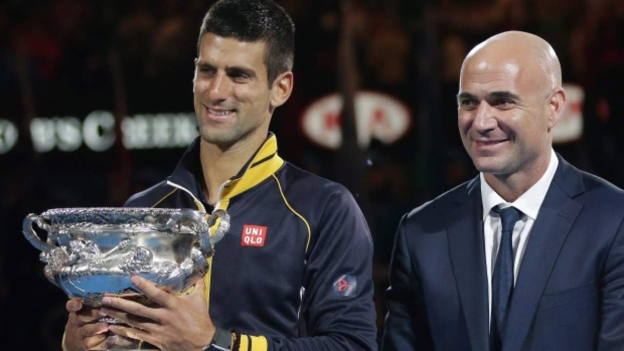 Novak Djokovic anunció que Andre Agassi (d) trabajará con el tenista durante Roland Garros, aunque aún no tienen un contrato a largo plazo. Agassi trabajará con Novak Djokovic