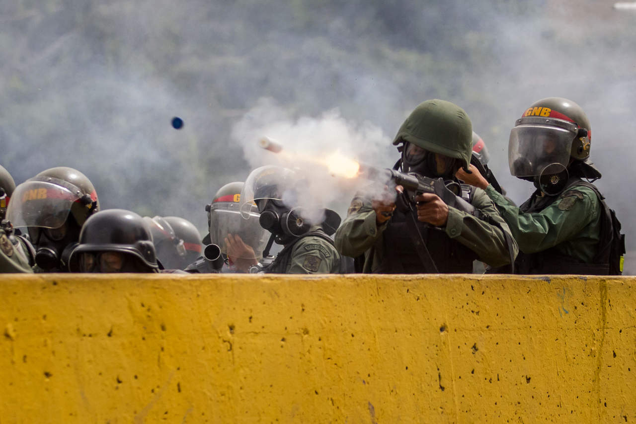 Se elevaron a 52 las víctimas fatales en siete semanas de protestas contra el gobierno de Nicolás Maduro. (EFE)