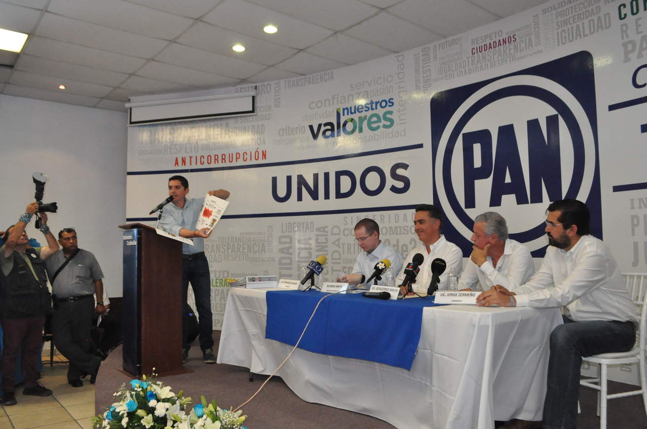 Panistas expusieron hoy presunta red de corrupción en administración de Miguel Riquelme. (FABIOLA P. CANEDO) 