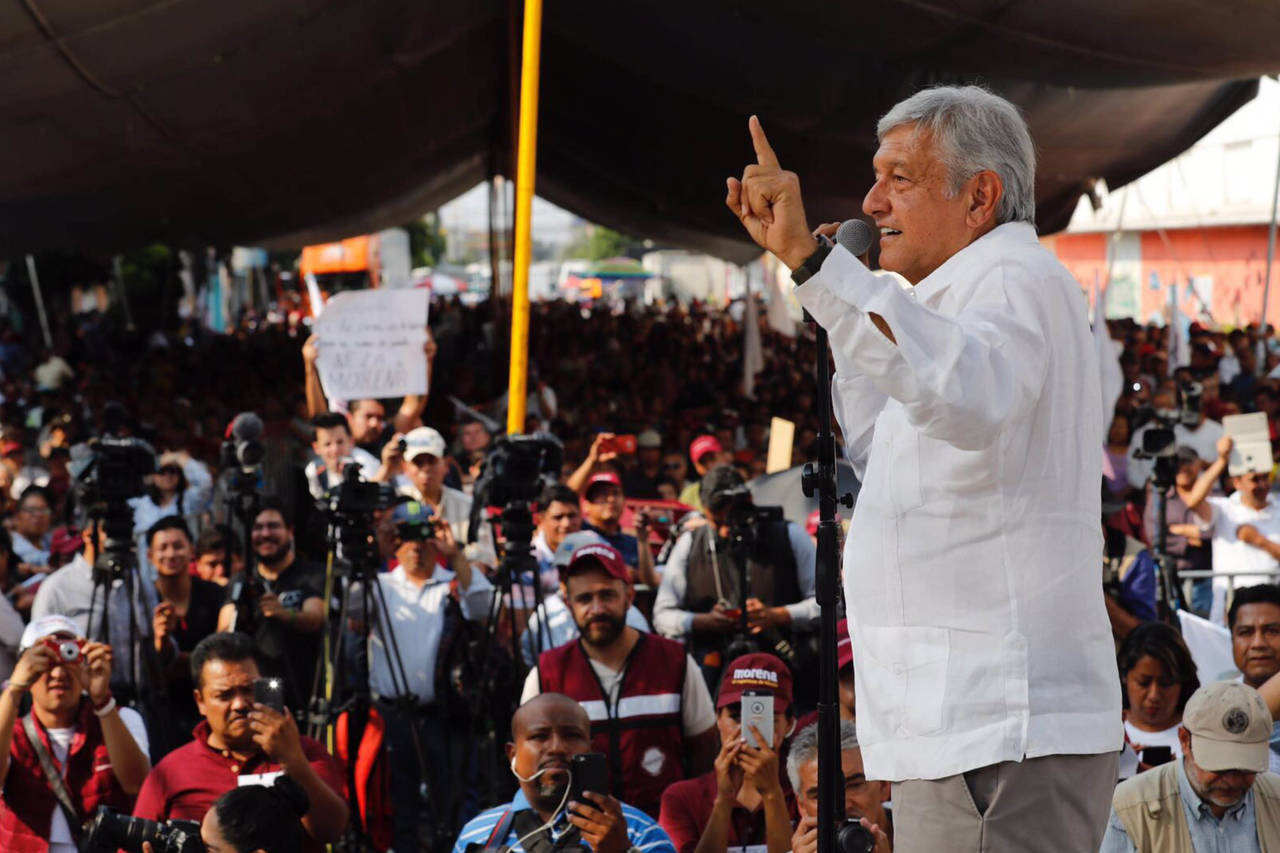 Crítica. Además de calificarlos como paleros y alcahuetes del PRI y del gobierno federal, López Obrador arremetió contra el PRD.