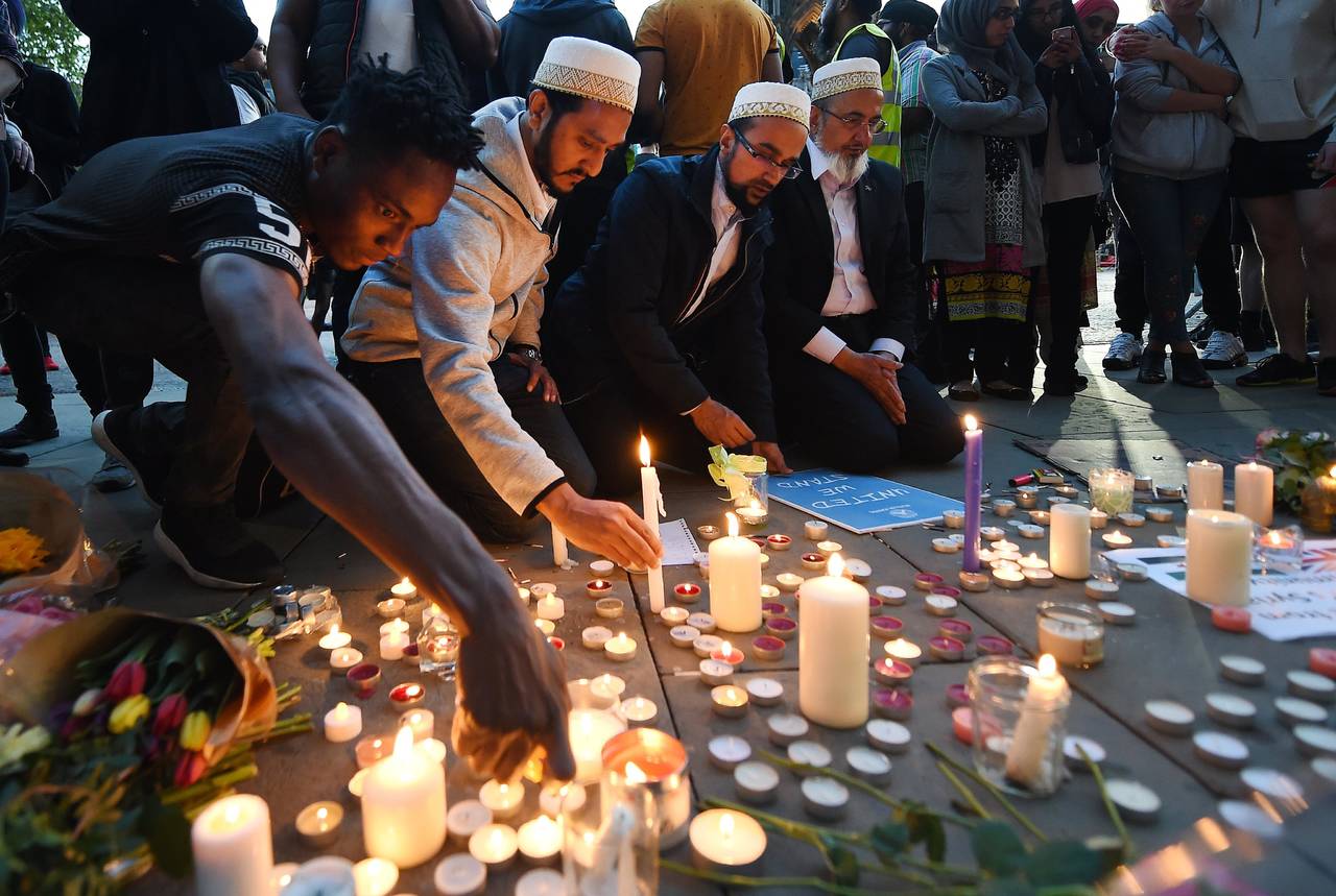 Sin distinción. Ciudadanos musulmanes de Mánchester se unieron al repudio del ataque del lunes.