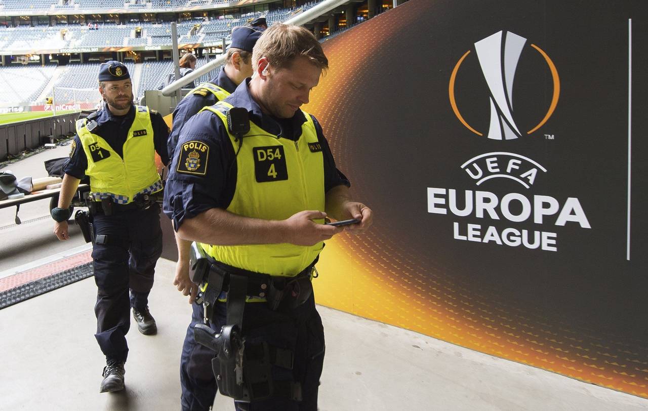 Se ha reforzado la seguridad en el estadio Friends Arena de Estocolmo, donde se jugará hoy la final de la Europa League. (EFE)