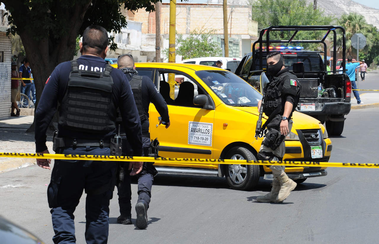 El chofer del taxi se encuentra grave. (EL SIGLO DE TORREÓN) 