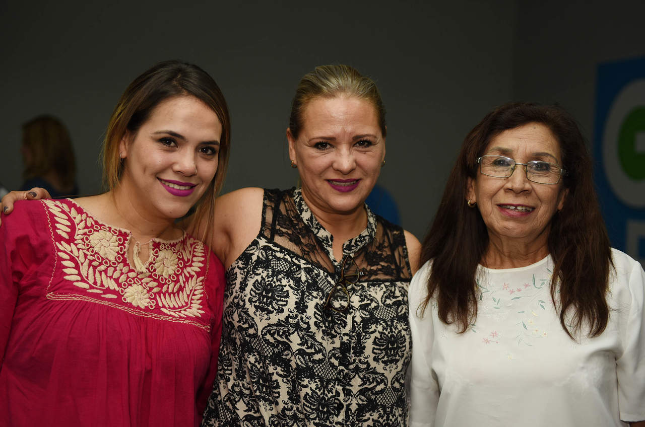 Viridiana García, Sonia Zapata y Luz Elva Frayre.
