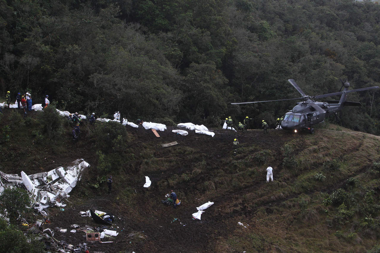 En el siniestro murieron 71 de los 77 pasajeros del avión y sobrevivieron tres futbolistas, dos tripulantes y un periodista.
