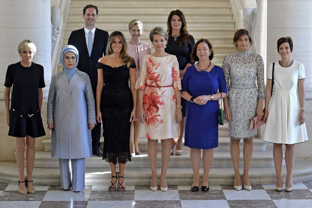 Destenay, un arquitecto belga, compartió el paseo con las primeras damas entre las que se encontraban Melania Trump, esposa del presidente de Estados Unidos, Brigitte Macron, cónyuge del reciente presidente electo de Francia, y Emine Erdogan, mujer del mandatario de Turquía. (EFE)