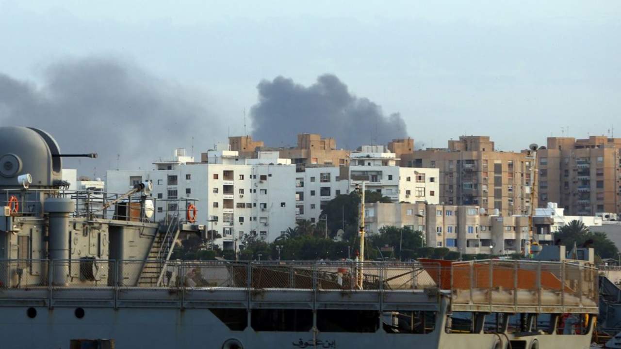Respuesta. Egipto lanzó un ataque en contra de un centro de adiestramento militar del Estado Islámico en Libia.