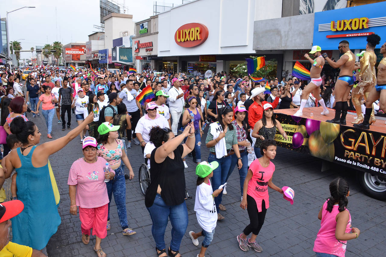 En las calles. Celebaron décima edición de la marcha LGBTI y piden apoyo para candidatos del PRI.
