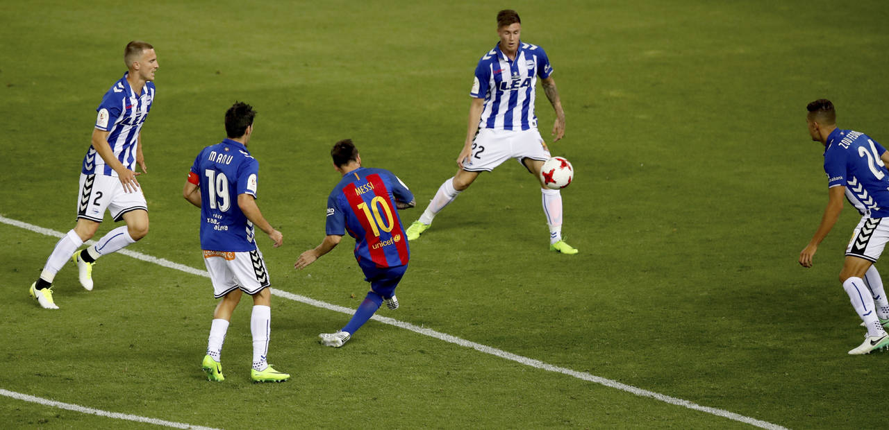 Lionel Messi abrió el marcador con un disparo de zurda al minuto 30. (AP)