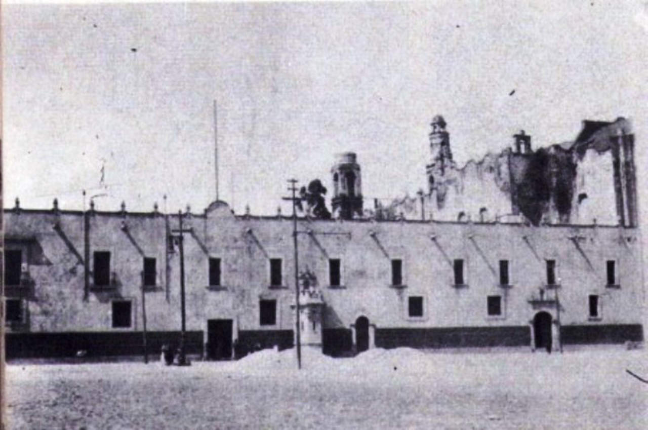 

Prisión de Santiago Tlatelolco, de aquí se fugó Villa el 25 de diciembre de 1912 (Casasola… Hechos y… Tomo 1).
