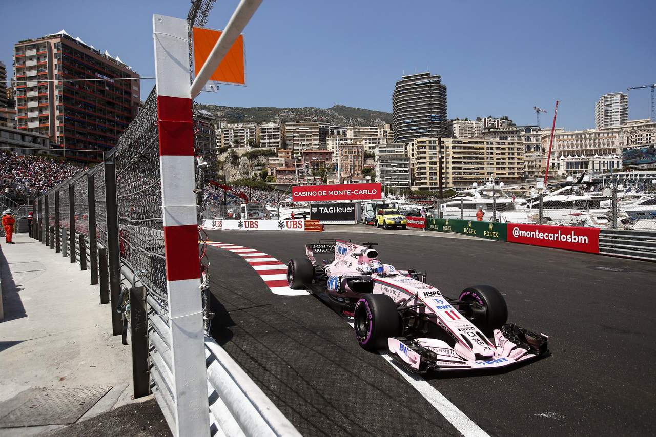 'Checo' tenía 15 Grandes Premios con unidades. Este domingo por la mañana, en Mónaco, el tapatío no entró al top 10 y culminó en la posición 13. (ARCHIVO) 
