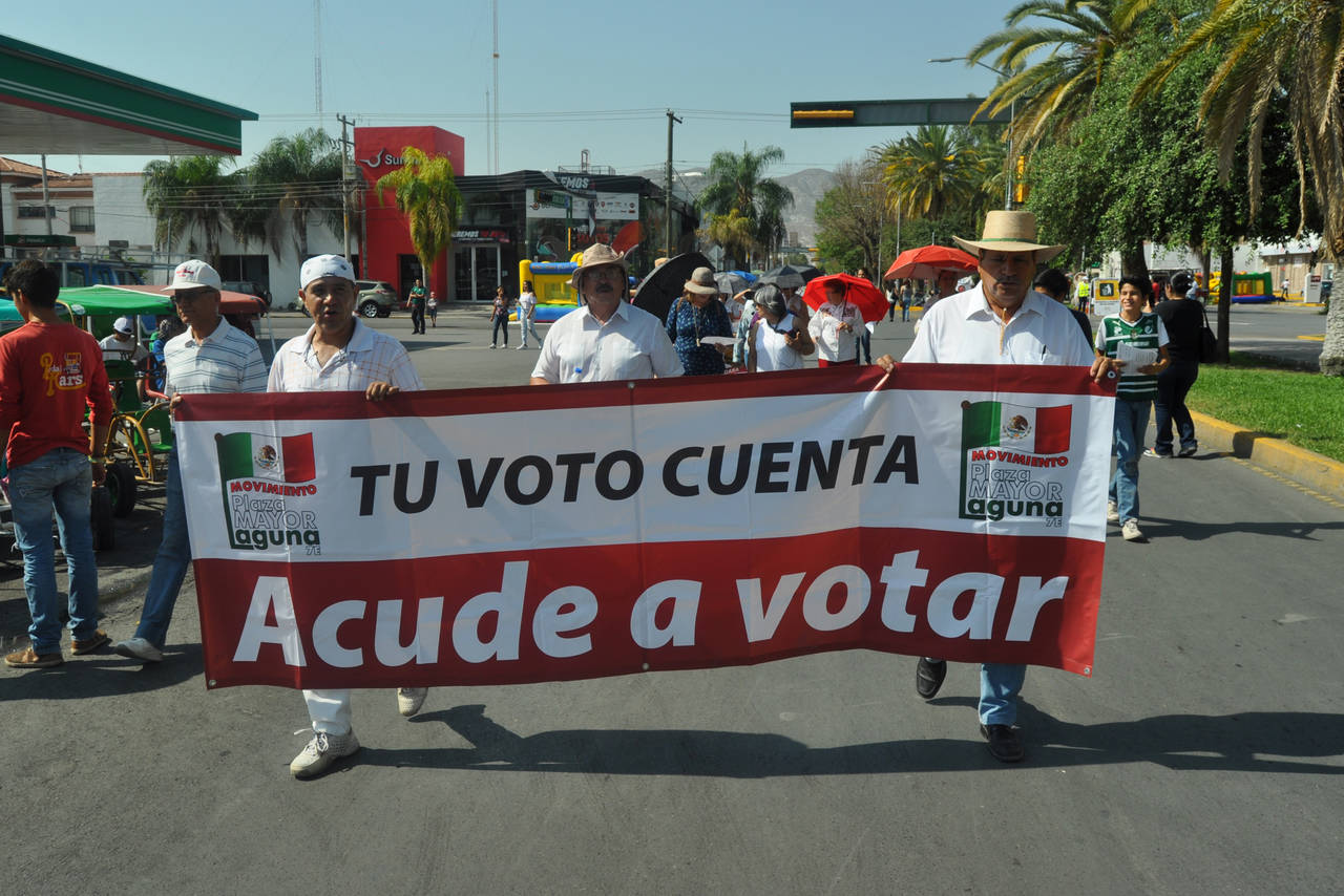 Elección. El grupo Movimiento Plaza Mayor Laguna organizó una marcha para promover el voto. (GUADALUPE MIRANDA)