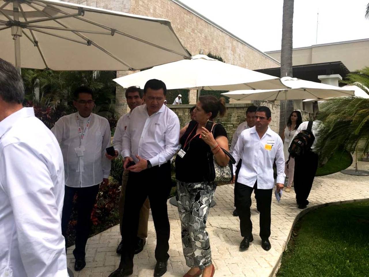 Pide. Alcaldesa de Lerdo, María Luisa González Achem, pide apoyo a Osorio Chong por varias de las necesidades de Lerdo. 