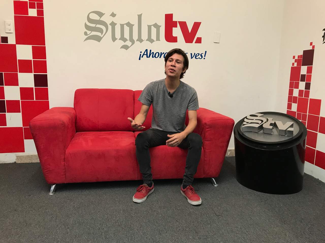 El joven de 24 años de edad visitó hoy Siglo Tv y El Siglo de Torreón con el fin de informar sus proyectos.
