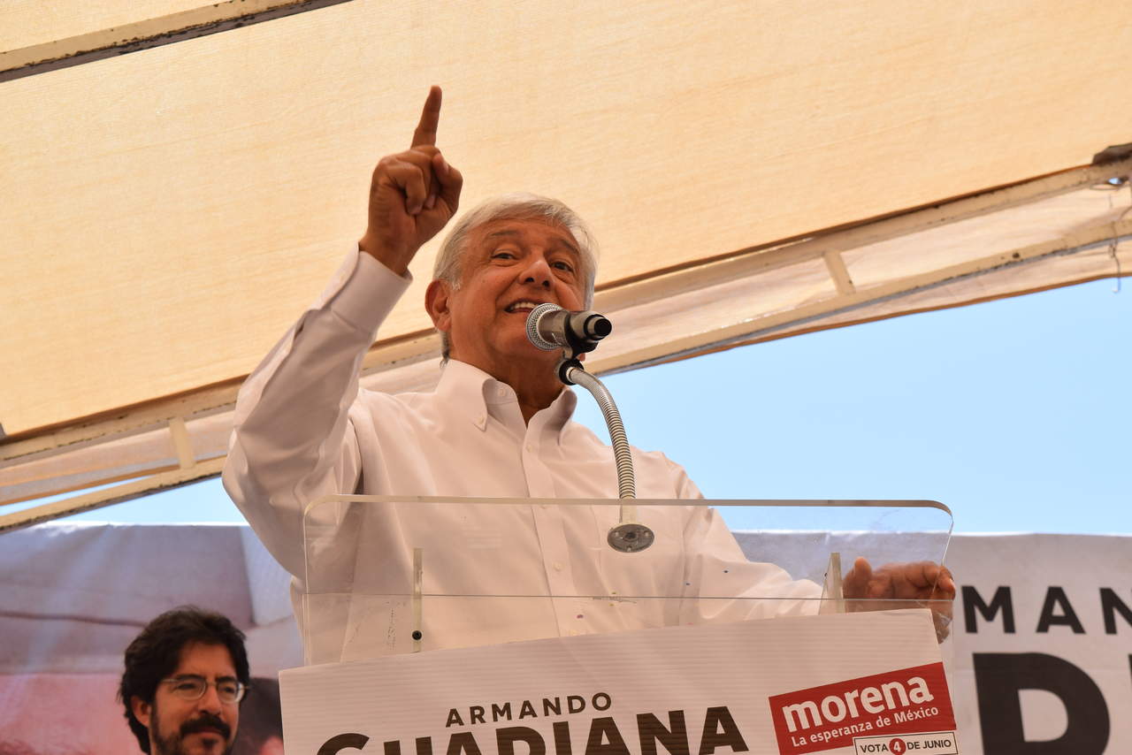 El “peje” estuvo en el municipio de Matamoros, acompañado por Armando Guadiana, el candidato por Morena a la gubernatura del Estado y por José Ángel Pérez, quien recientemente se integró al proyecto. (EL SIGLO DE TORREÓN)