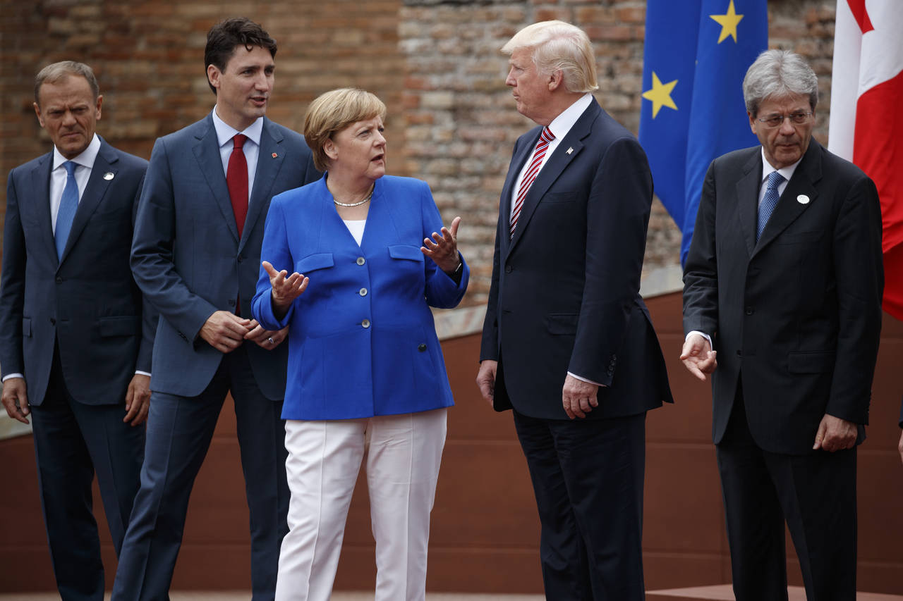 Respuesta. Trump hizo sus comentarios después de que Merkel expresara su desconfianza hacia E.U y Reino Unido. 