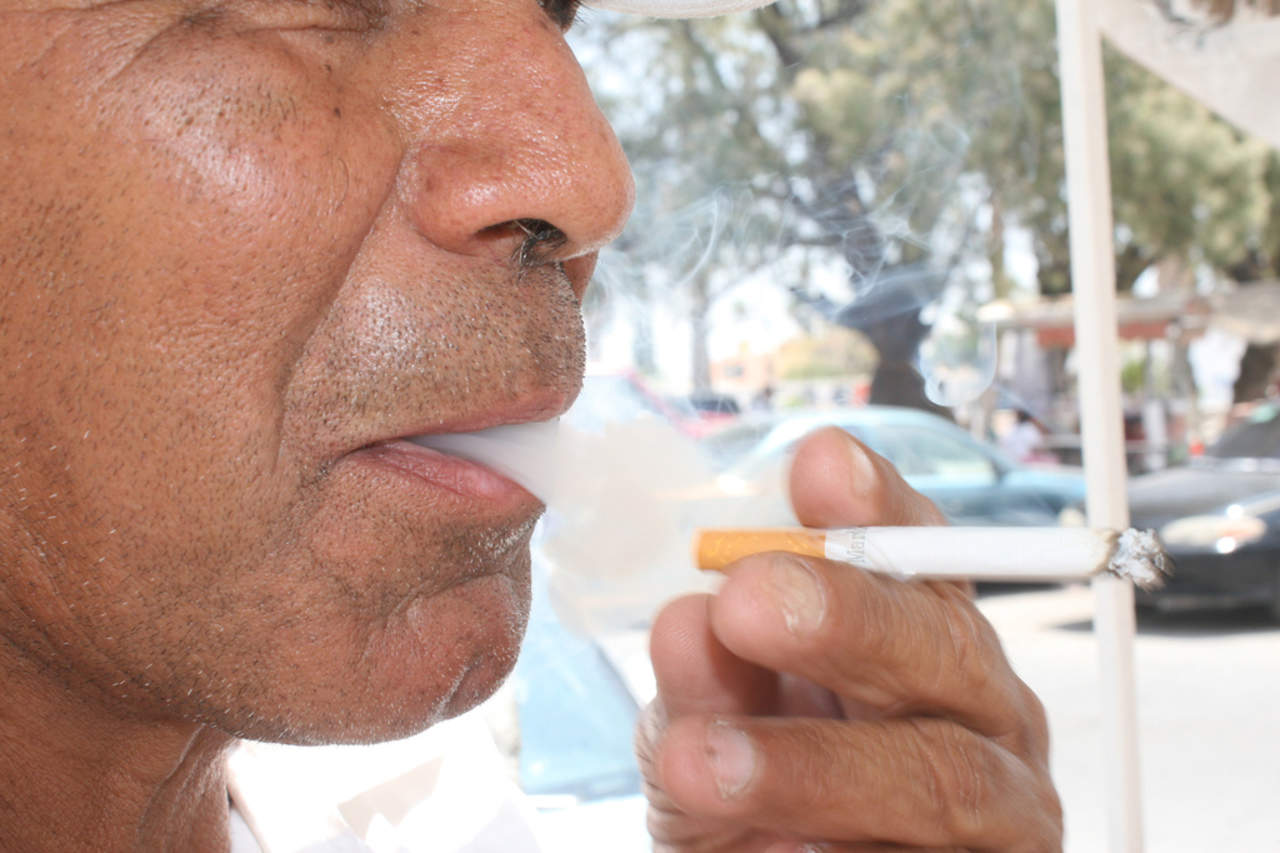El estudio tiene representatividad en 85 millones de personas; en México existen 14.3 millones de fumadores mayores de 15 años; de ellos, la mitad son fumadores diarios. (ARCHIVO)