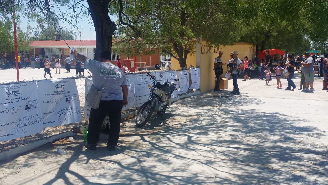 Al menos siete empresas encuestadoras se concentraron en el municipio de Piedras Negras durante la jornada electoral de este domingo.