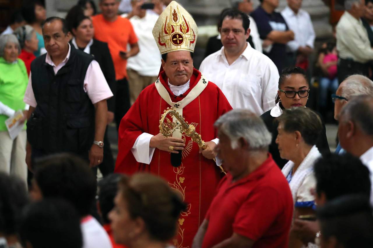 Para celebrar sus 75 años el cardenal Norberto Rivera Carrera se reunió con su equipo más cercano en la Arquidiócesis y al finalizar se tomaron una fotografía. (ARCHIVO)