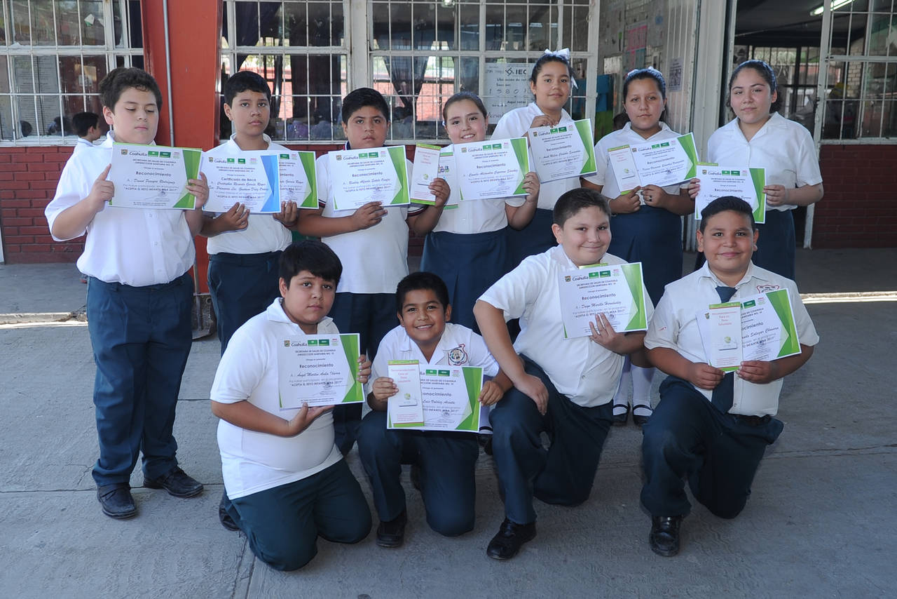 Reconocen. Estudiantes de la escuela Año de Juárez reciben reconocimiento del programa 'Acepta Reto Infantil'. (RAMÓN SOTOMAYOR)
