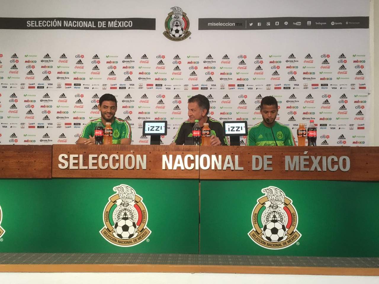 El delantero de la Real Sociedad acabó con el veto que tenía con la prensa mexicana accedió a hablar en conferencia de prensa.
