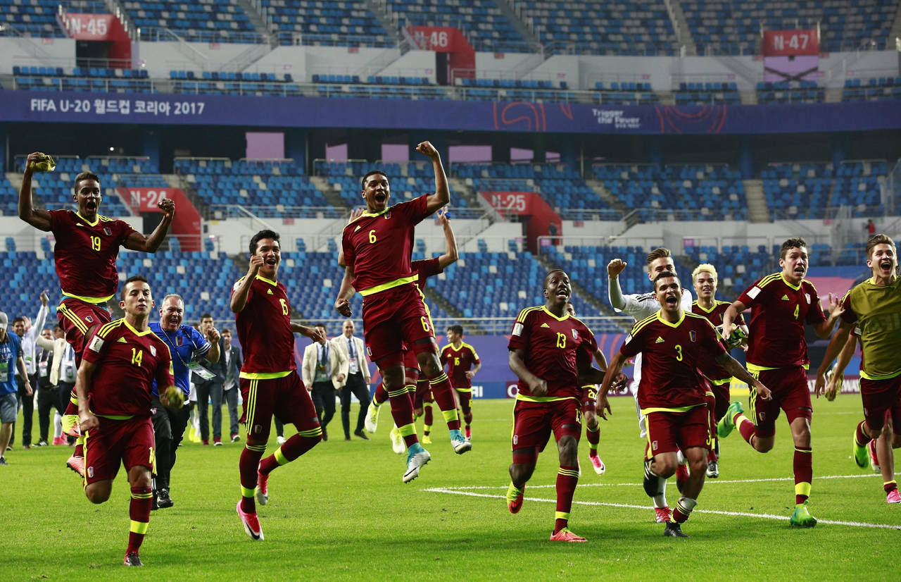 Jugadores de Venezuela celebran en Corea su pase a la final. (EFE)