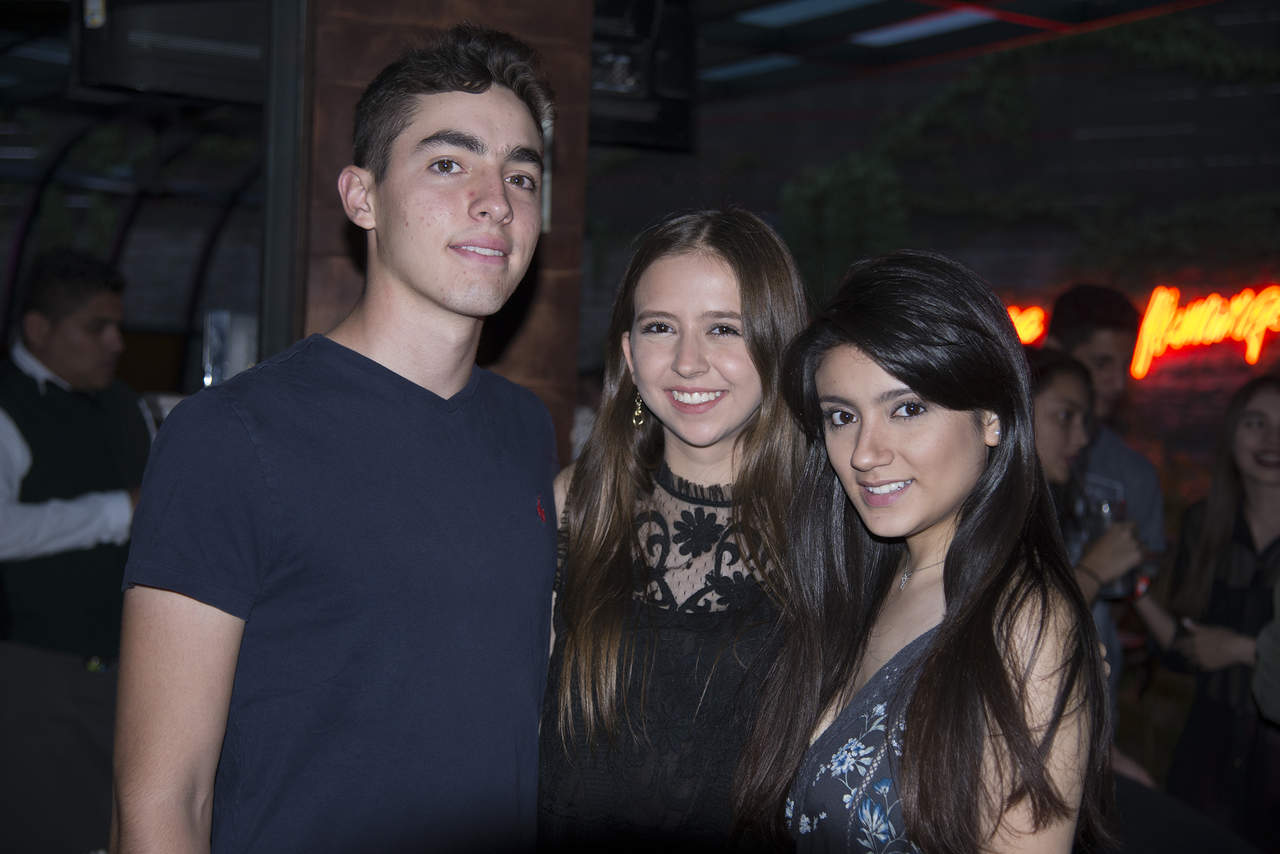 Rodrigo, Gaby y Cynthia. 