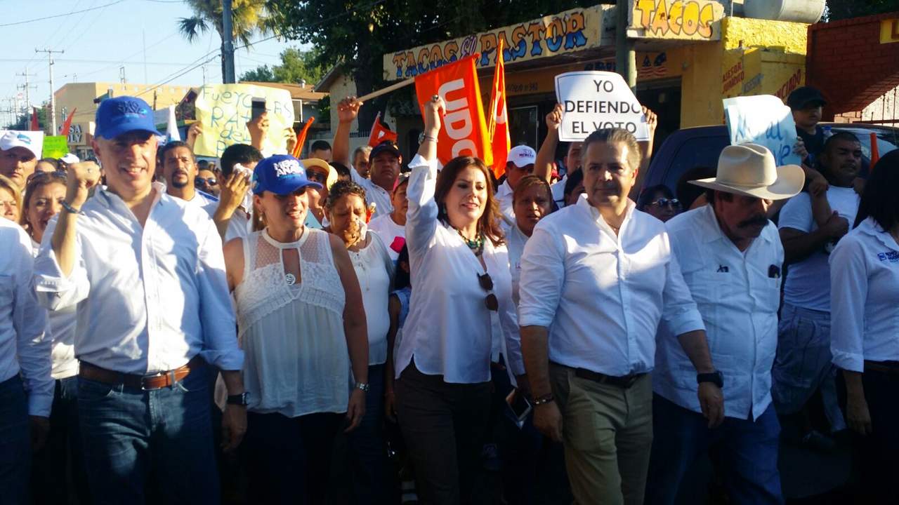 Marchan por el Frente por la Dignidad en Coahuila. (EL SIGLO DE TORREÓN)