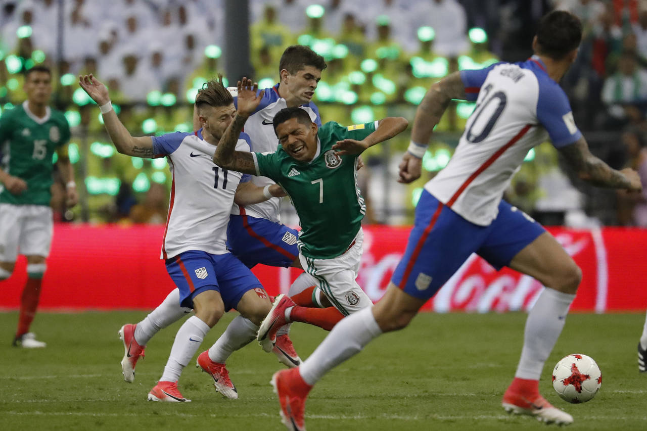 Después del tanto mexicano, los locales se hicieron dueños del partido, pero el gol no volvió a aparecer. Ambas escuadras agotaron sus cambios, pero el rumbo del cotejo no cambió. (AP)
